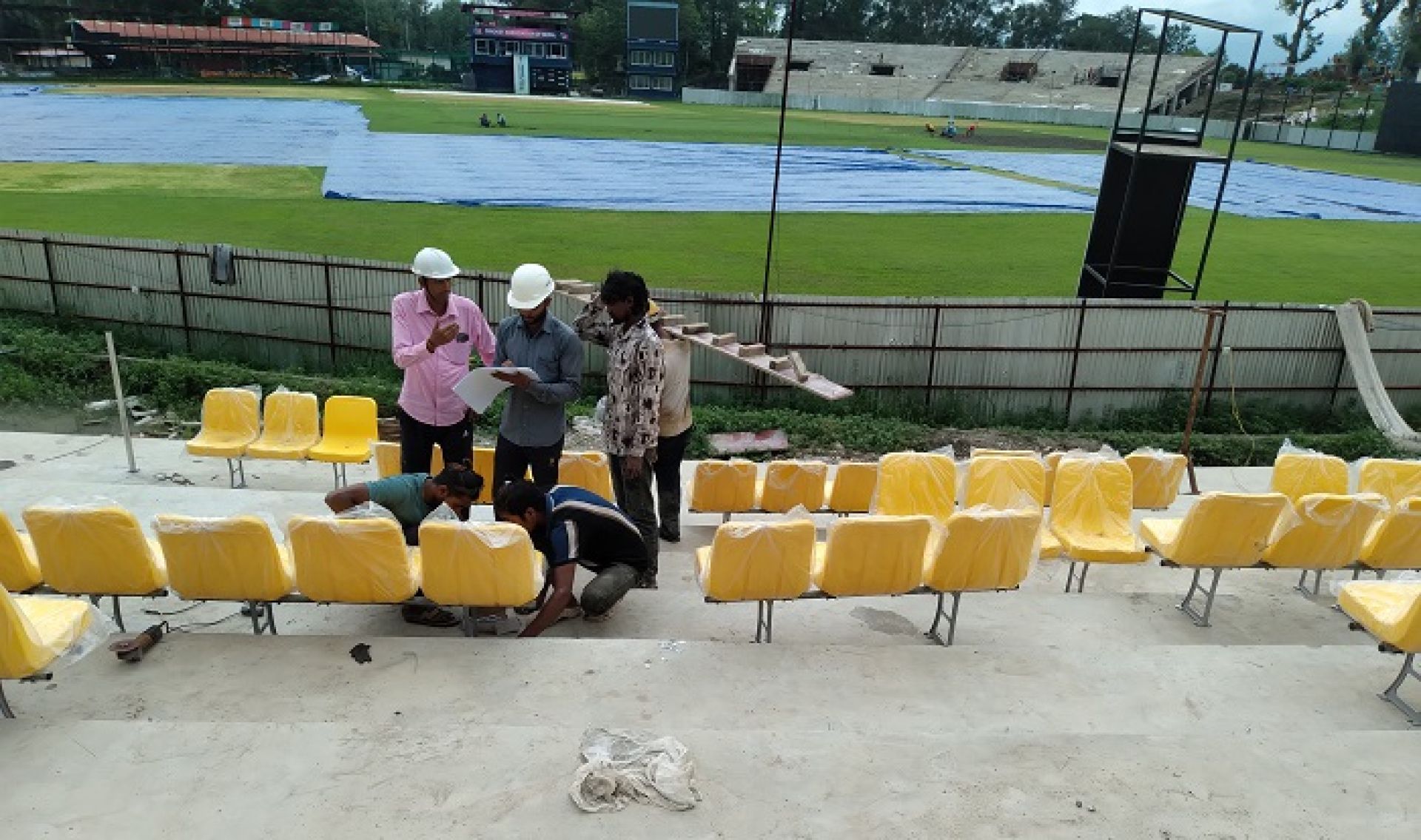 त्रिवि क्रिकेट मैदानमा कुर्सी जडान सुरु